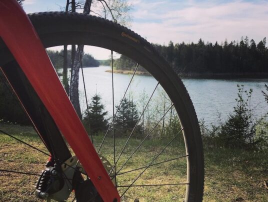 Cycling trips around the Suwałki Region, photo: gravel - bike - news from SIRVIS - Lake Serwy - Suwałki Region